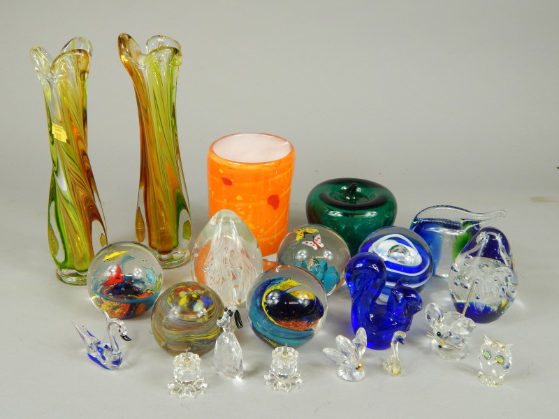 Appraisal: Various items of coloured glass etc to include a cylindrical