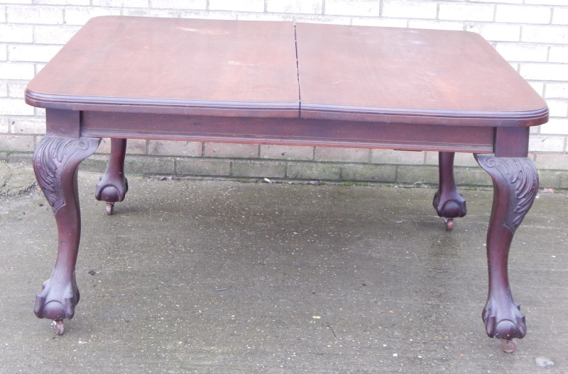 Appraisal: A late thC early thC walnut extending dining table the