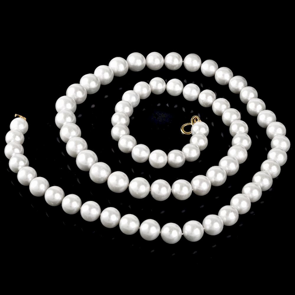 Appraisal: South Sea Pearl Necklace Single Strand Seventy One mm- mm