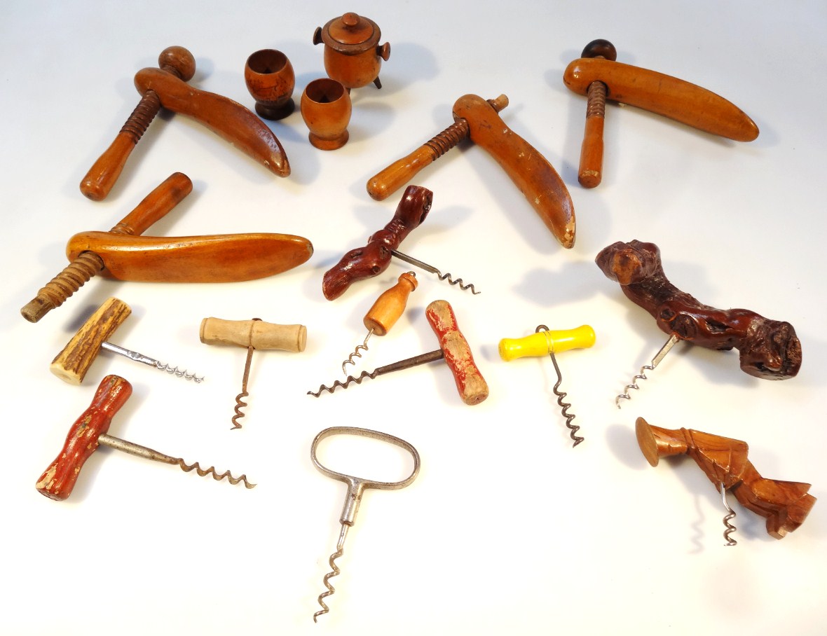 Appraisal: Various treen wooden items etc to include a quantity of