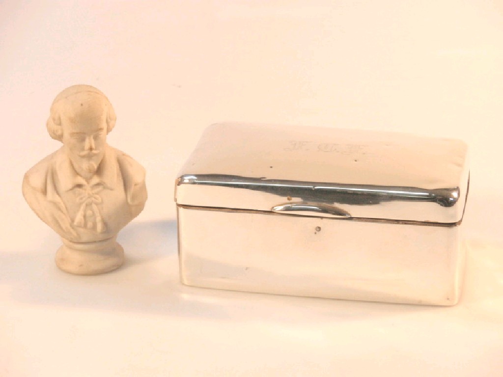 Appraisal: A George V silver wood lined cigarette box oblong the