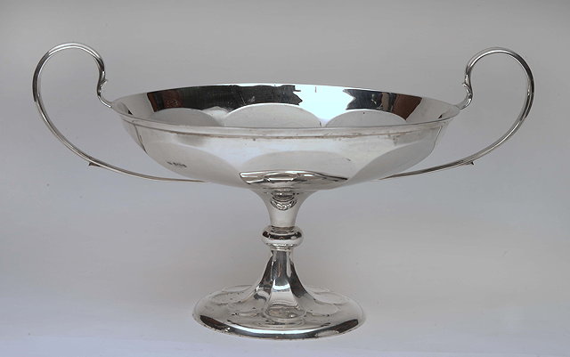 Appraisal: A GEORGE IV SILVER COMPORT with looping handles to either