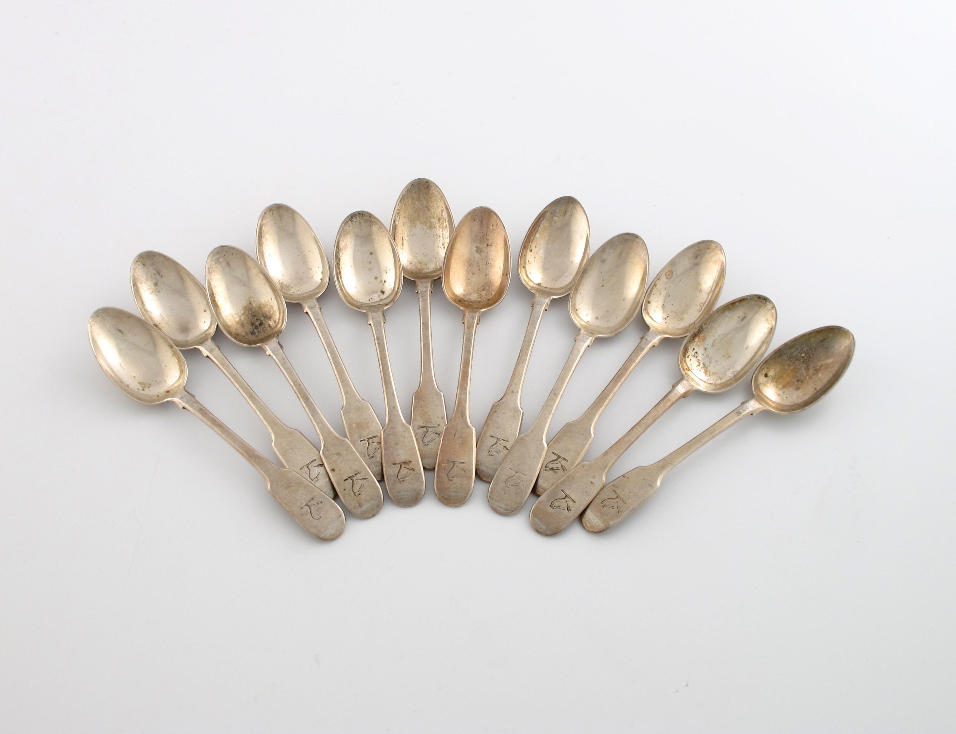 Appraisal: A set of twelve George III silver Fiddle pattern teaspoons