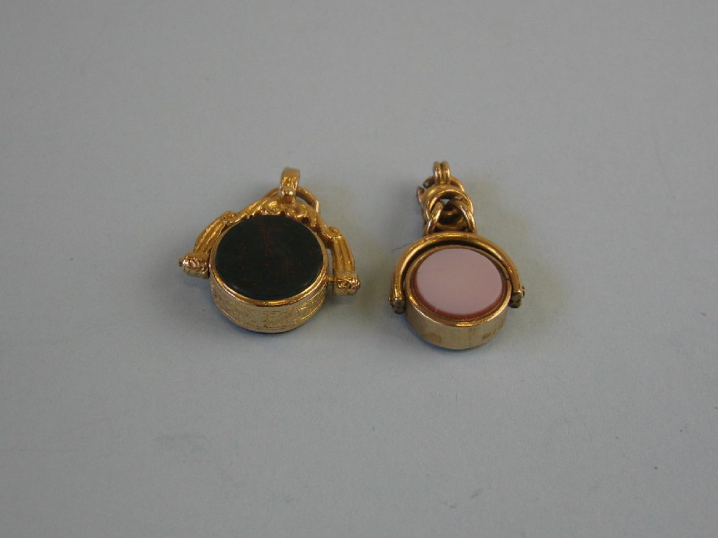 Appraisal: A ct gold Swivel Fob inset bloodstone and cornelian with