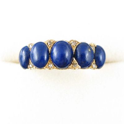 Appraisal: A gold ring mounted with five graduated lapis lazuli cabochons