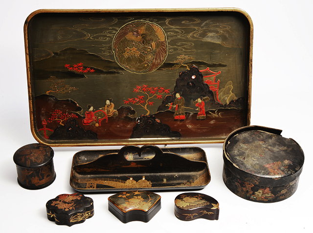 Appraisal: A TH CENTURY JAPANESE LACQUERED BOX WITH MAKI-E DECORATION cm