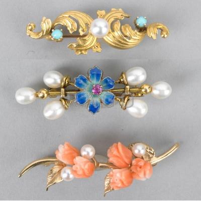 Appraisal: THREE K GOLD BROOCHES WITH PEARLS dwt longest Condition Report