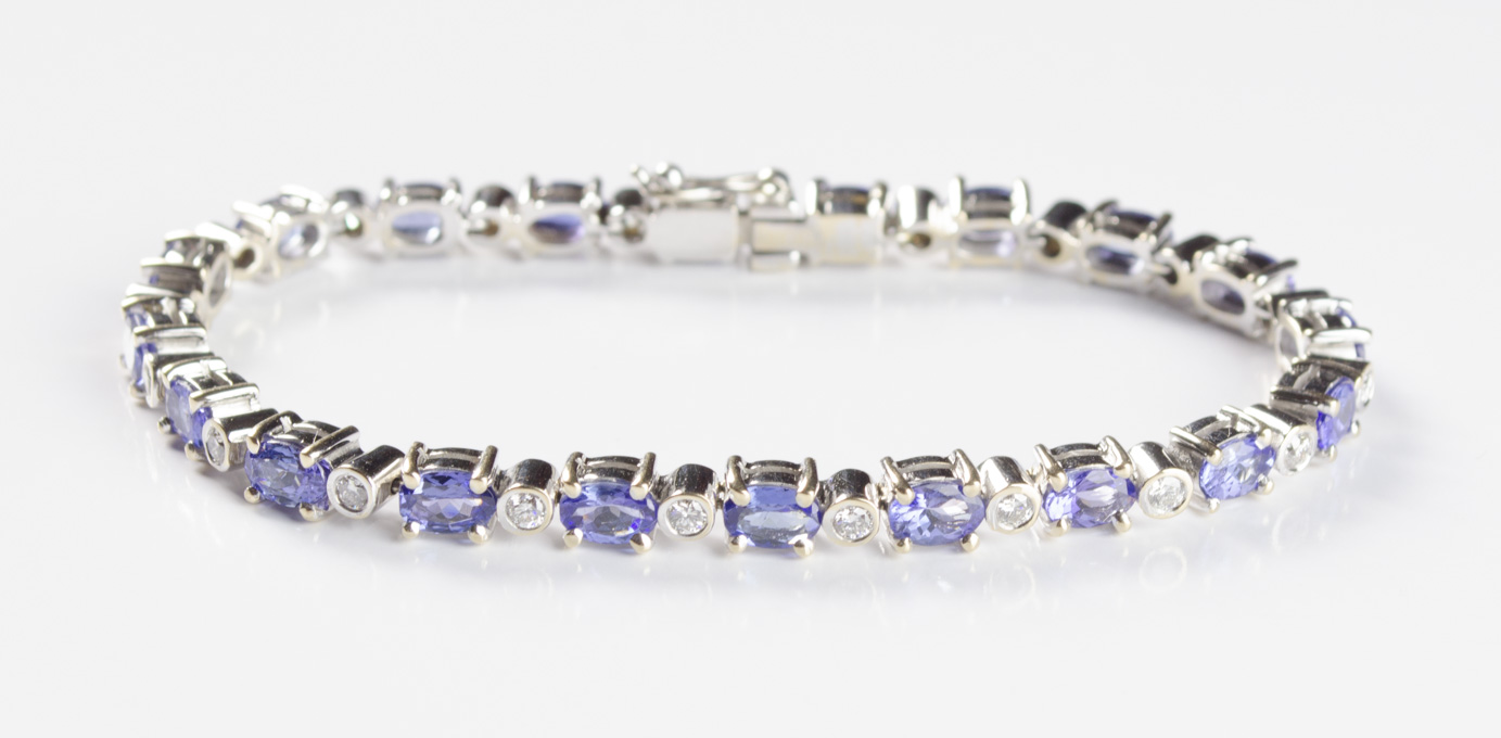 Appraisal: TANZANITE AND EIGHTEEN KARAT GOLD BRACELET The white gold bracelet