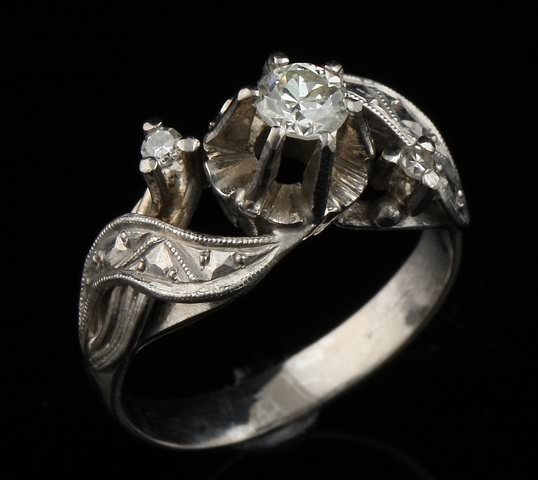 Appraisal: KW gold diamond ring Tested K Three round diamonds one