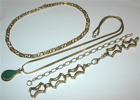 Appraisal: A modern fancy link necklace composed of open rectangular links