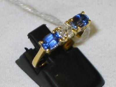 Appraisal: A RING with old cut single diamond flanked by two