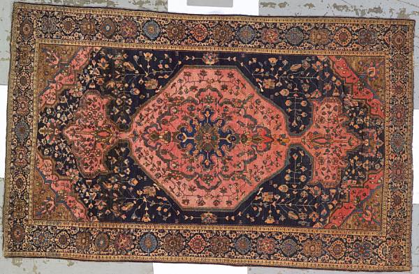 Appraisal: A Fereghan Sarouk rug Central Persia early th century size