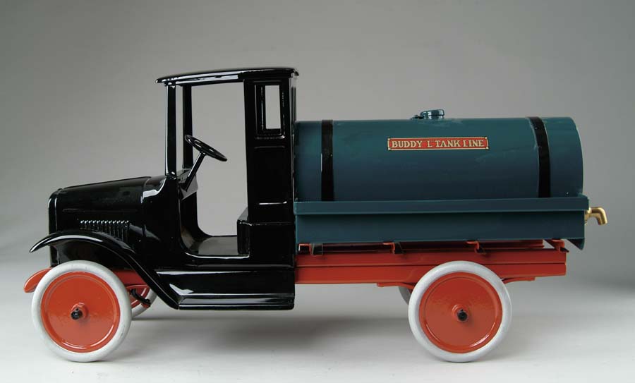 Appraisal: BUDDY L TANK TRUCK A classic pressed steel toy from