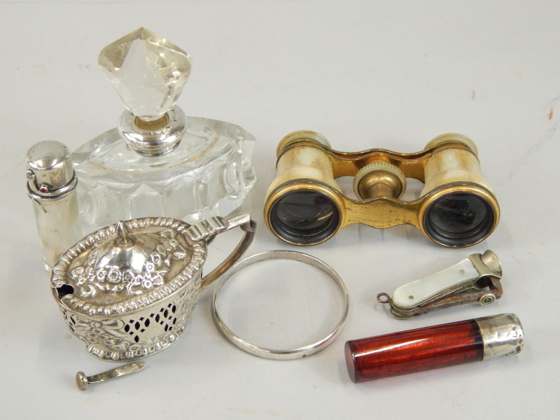 Appraisal: Various items of small silver and silver mounted items to