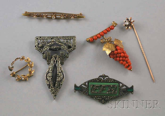 Appraisal: Five Brooches and a Stickpin a kt gold and seed