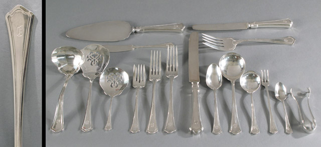 Appraisal: WALLACE STERLING SILVER FLATWARE SET pieces in the Washington pattern