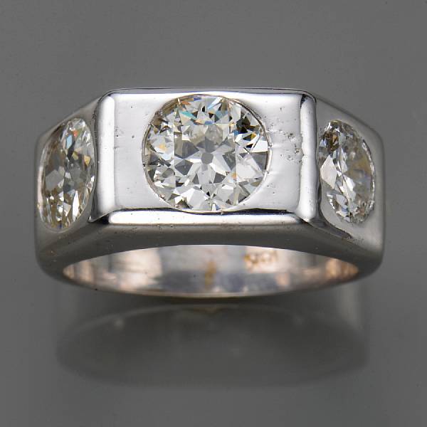 Appraisal: A diamond and eighteen karat white gold ring estimated central