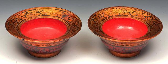 Appraisal: A PAIR OF LACQUERED CIRCULAR BOWLS with scrolling foliate decoration