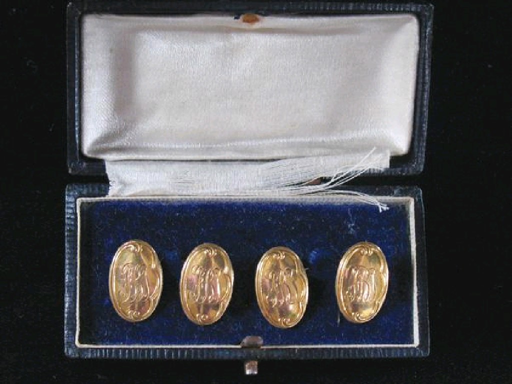 Appraisal: A PAIR OF HALLMARKED CT YELLOW GOLD OVAL CUFFLINKS with