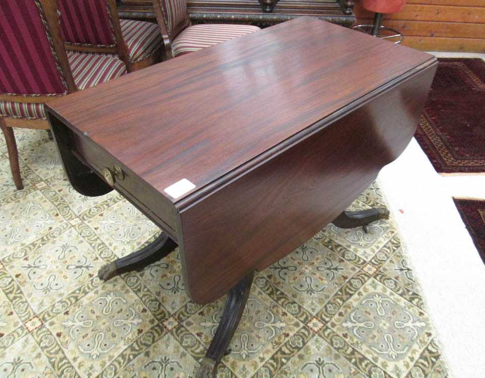 Appraisal: FEDERAL MAHOGANY DROP-LEAF PEMBROKE TABLE American th century the rectangular