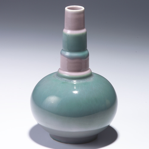 Appraisal: ROSEVILLE Futura bulbous vase with stepped rim - covered in