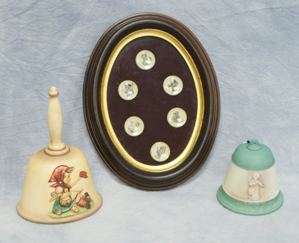 Appraisal: Hummel miniature christmas plates in an oval frame - each