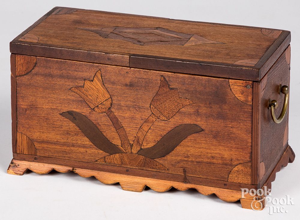 Appraisal: Mahogany inlaid dresser box th c Mahogany inlaid dresser box