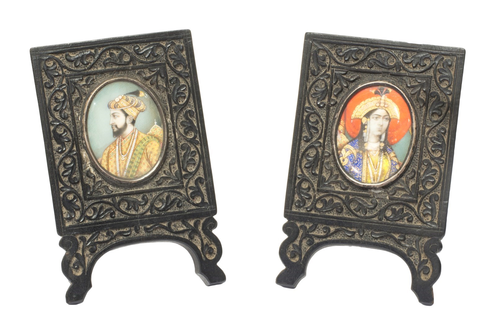 Appraisal: A pair of Indian miniature oval head and shoulder portraits