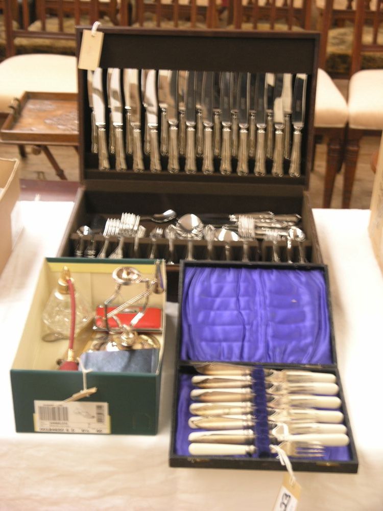 Appraisal: Silver plated ware including a cased set of six fish