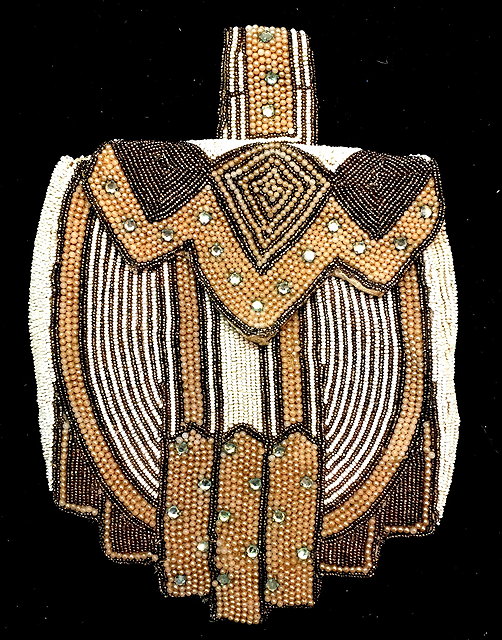 Appraisal: A s Art Deco beaded evening bag beaded in cream