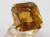 Appraisal: A carat gold citrine dress ring citrine approx x mm