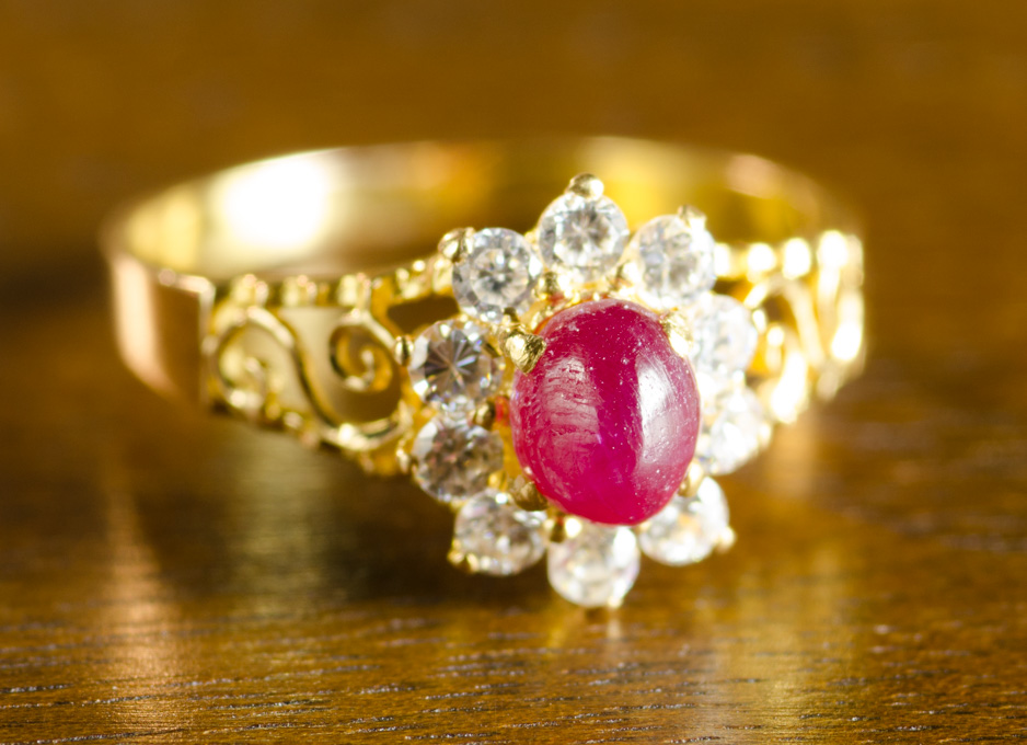 Appraisal: RUBY DIAMOND AND EIGHTEEN KARAT GOLD RING with ten round-cut