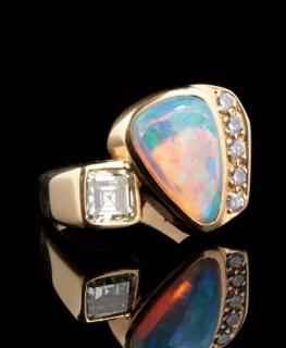 Appraisal: AN K CONTEMPORARY DESIGN OPAL AND DIAMOND RING A triangular