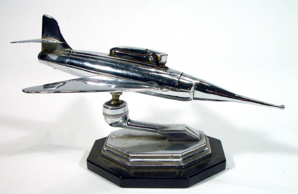 Appraisal: Chrome aeroplane table lighter cm high