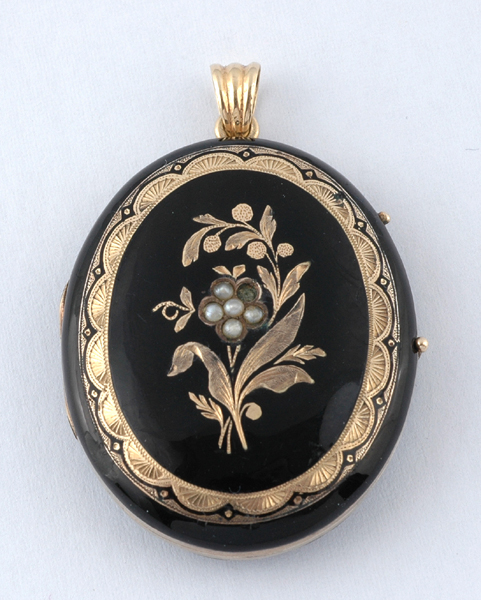 Appraisal: A Victorian gold and enamel locket The ct gold and