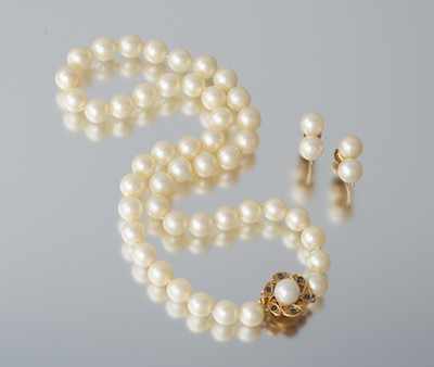 Appraisal: Freshwater Pearl Choker Necklace with Sapphire Clasp and Pearl Earrings