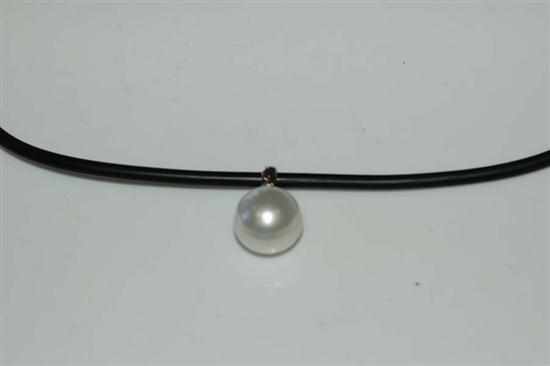 Appraisal: A SOUTH SEA PEARL PENDANT TO A NEOPRENE COLLAR