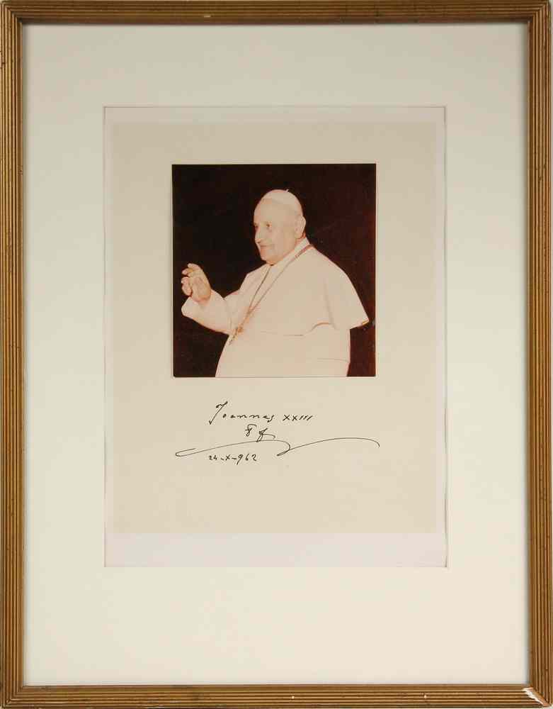 Appraisal: PAPAL AUTOGRAPH - Autograph of Pope John XXIII - boldly