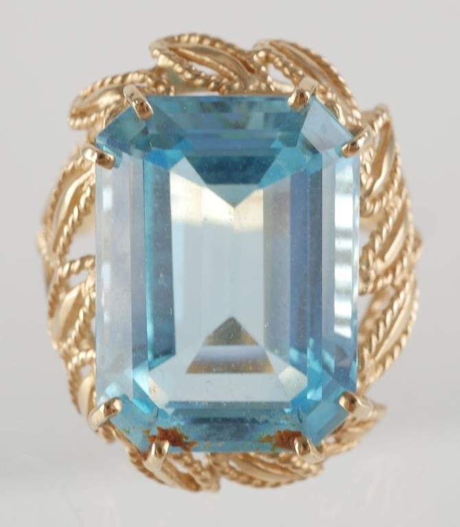 Appraisal: K CLYDE DUNEIER BLUE TOPAZ RING SIZE Beautiful emerald cut