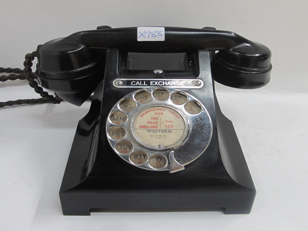 Appraisal: A 's black Bakelite telephone