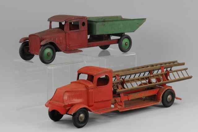 Appraisal: TWO STEELCRAFT TRUCKS Pressed steel both have red cabs includes