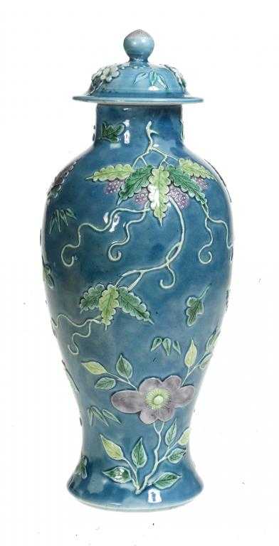 Appraisal: A CHINESE FAHUA STYLE VASE AND COVER of inverted baluster