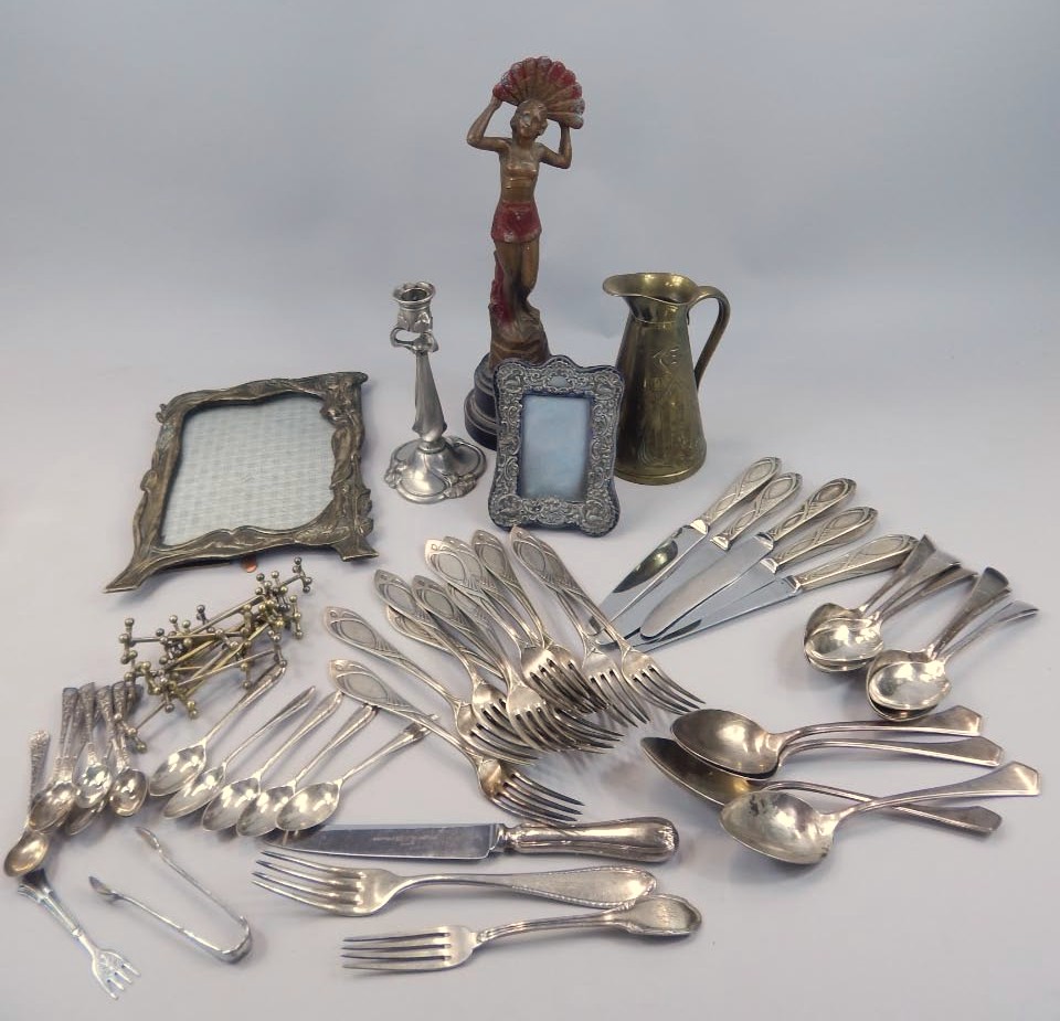 Appraisal: Various collectable items etc to include a metal Art Nouveau