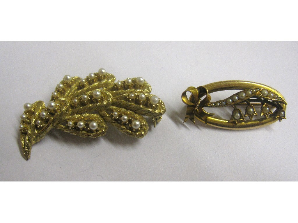 Appraisal: Lot comprising Victorian gold seed pearl set bar brooch and