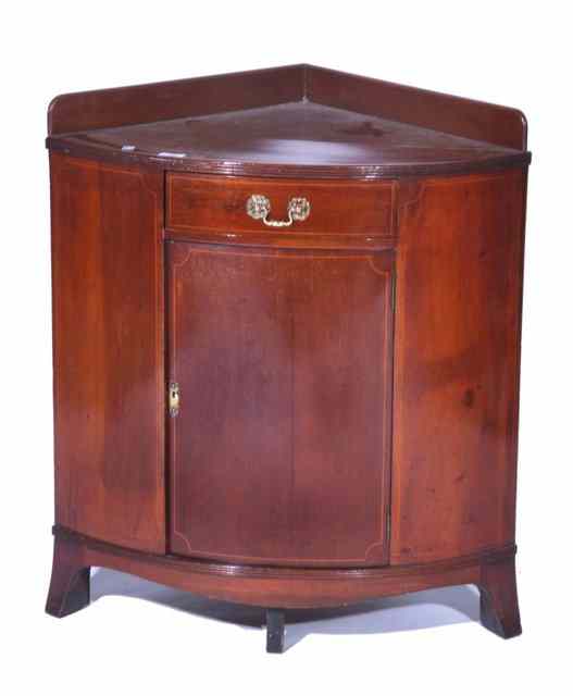 Appraisal: A TH CENTURY MAHOGANY FREE STANDING CORNER CABINET with bow