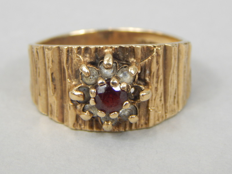 Appraisal: A ct gold dress ring set with floral cluster of