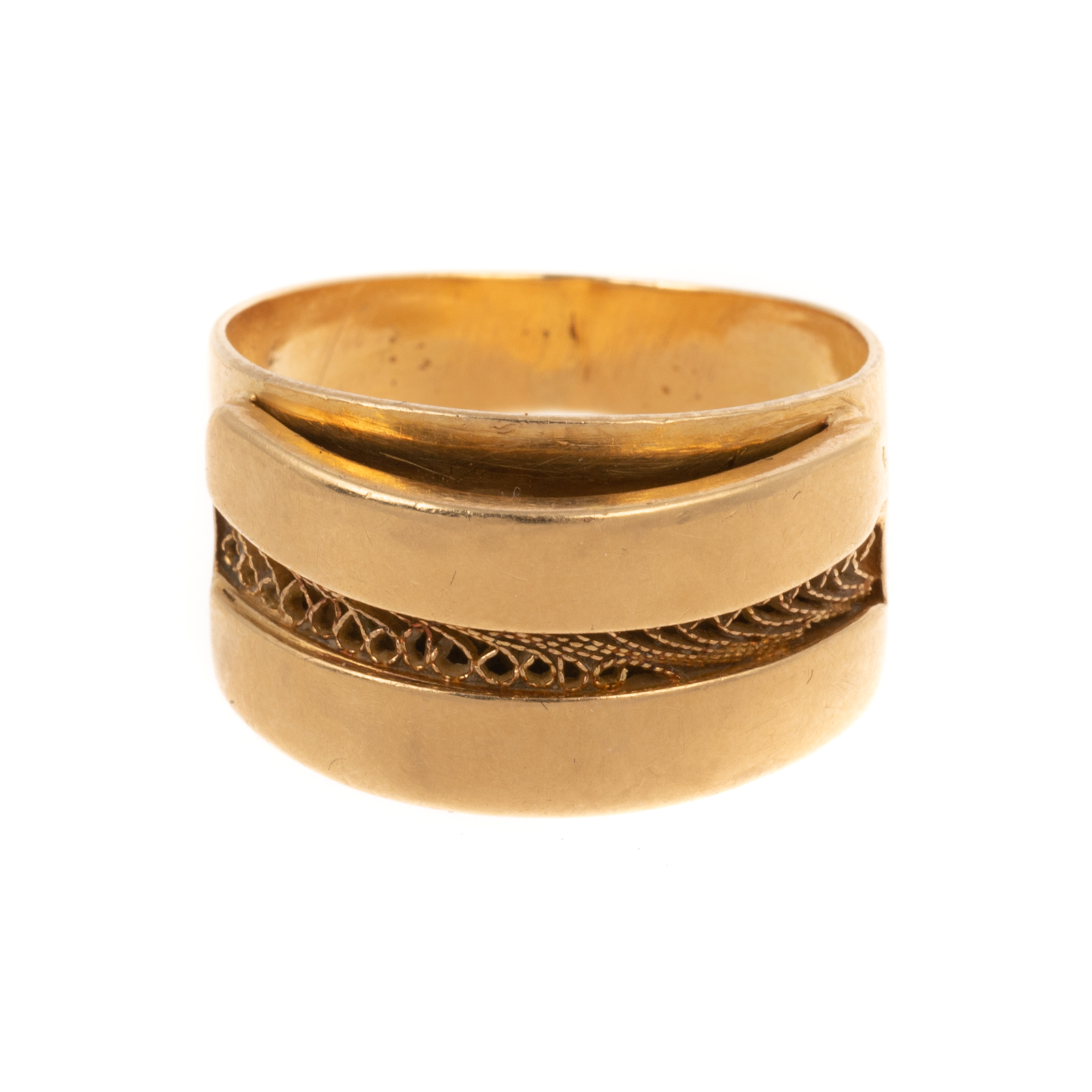 Appraisal: A FILIGREE BAND IN K YELLOW GOLD K yellow gold