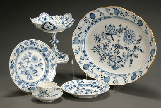 Appraisal: Meissen 'Blue Onion' Assembled Dinner Service Late th-Early th Century