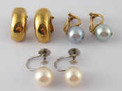 Appraisal: A mixed lot comprising two pairs of carat gold cultured