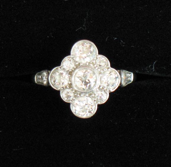 Appraisal: A DIAMOND CLUSTER DRESS RING the central round old-cut diamond